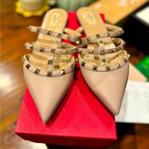 VGUC Valentino garavani rockstud mules!